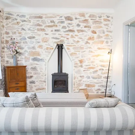 Vila Sleeps 6 With Pool Air Con And Wifi Ano Gatzea