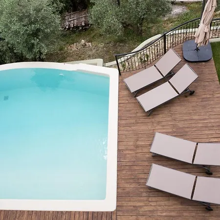 Sleeps 6 With Pool Air Con And Wifi Vila