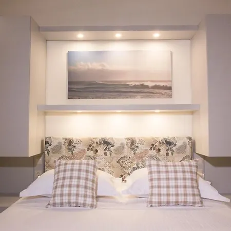 Vila Sleeps 6 With Pool Air Con And Wifi *