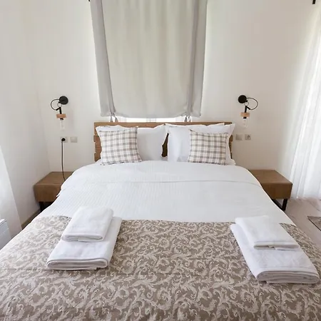Sleeps 6 With Pool Air Con And Wifi Vila