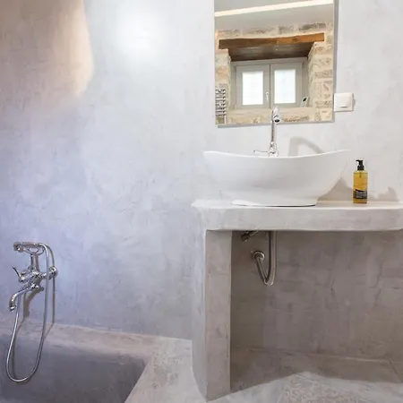 Sleeps 6 With Pool Air Con And Wifi Ano Gatzea