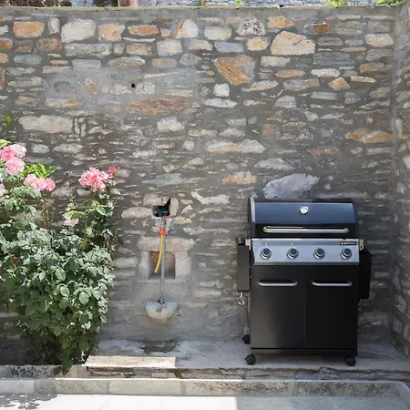 Vila Sleeps 6 With Pool Air Con And Wifi